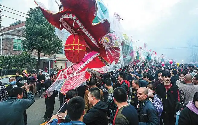 连城县姑田镇:客家民俗"姑田游大龙"巡游闹元宵