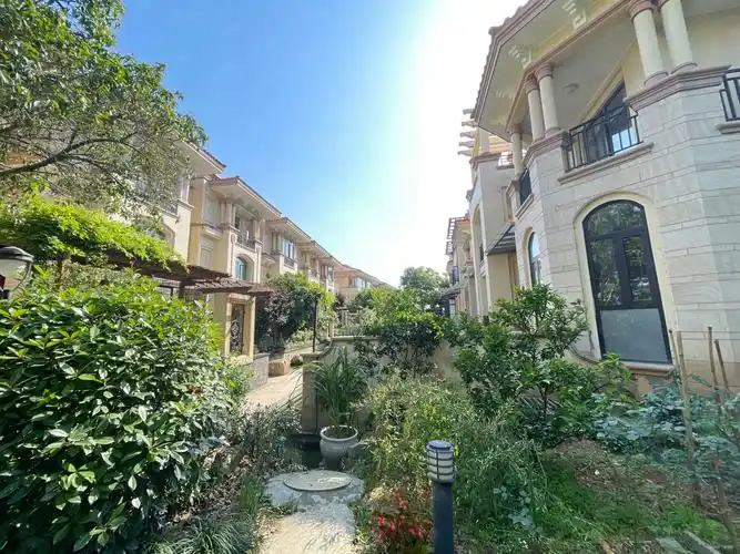 新明半岛 联排别墅 南北大花园 小区环境优美,新明半岛(别墅)二手房