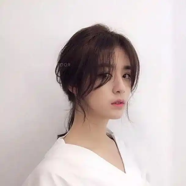 "爆款八字刘海"_少妇