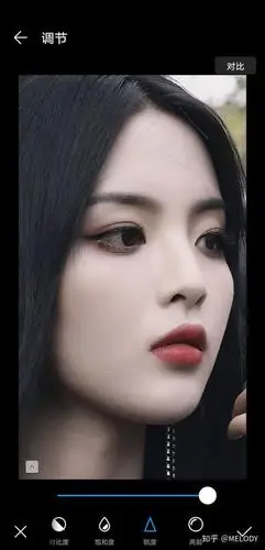 有人说杨超越脸上粉厚却被说皮肤好,拜托皮肤肌理都能看见好么?