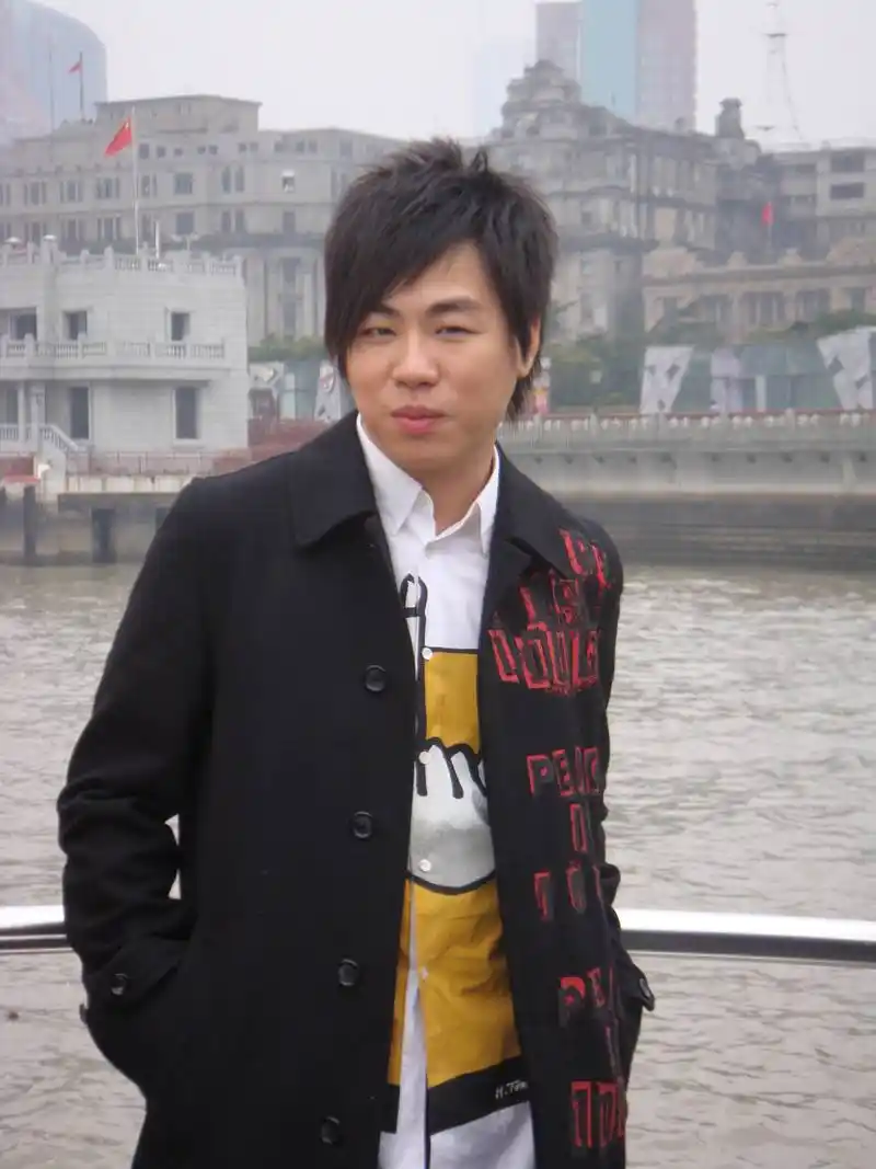 【娱乐】胡彦斌遇车祸重伤恐瘫痪 盘点那些难逃车祸诅咒的明星 - li