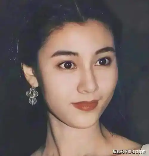 李嘉欣晒12岁儿子,何超琼忙着搞事业,网友说:两人不能相提并论_许晋亨