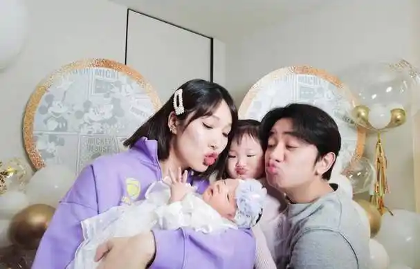 王祖蓝喜上添喜幸福官宣二胎三个女人一台戏_hayley_李亚男_祝福