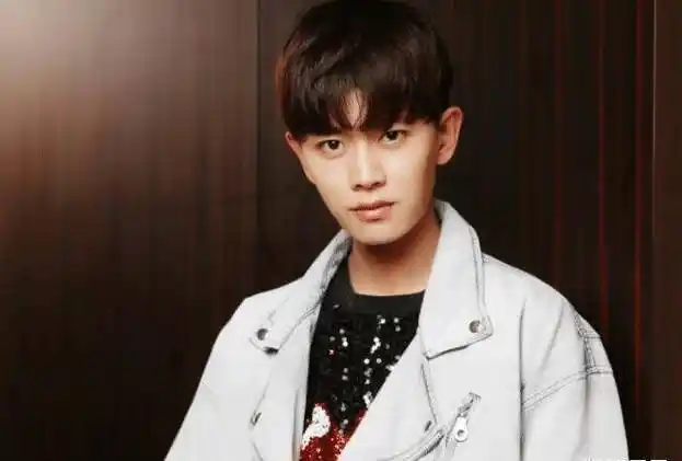 正因为有了家庭,演员任嘉伦才会散发这样,吸引人的独特魅力_国超_生活