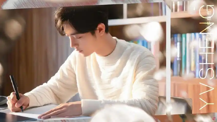 肖战壁纸:目光清亮笑容温和,外表冷冷的却有点天然呆