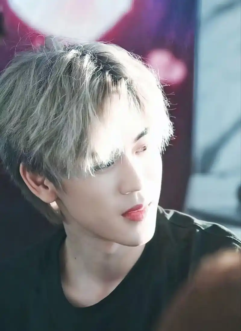 warut ig&推特:prem_space 一位可爱努力,性格内敛体贴的演员