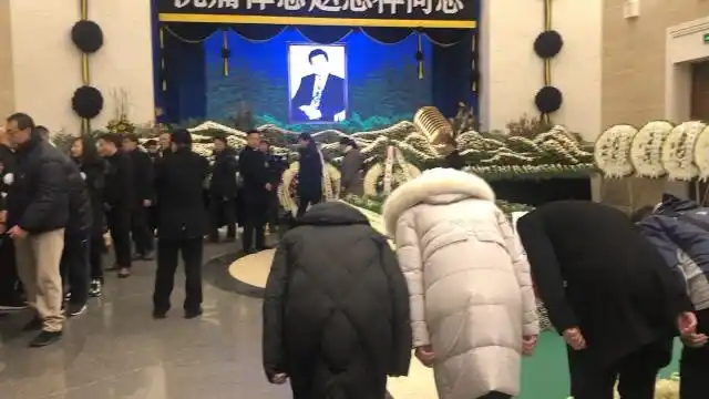 著名播音主持人赵忠祥遗体告别仪式在八宝山举行