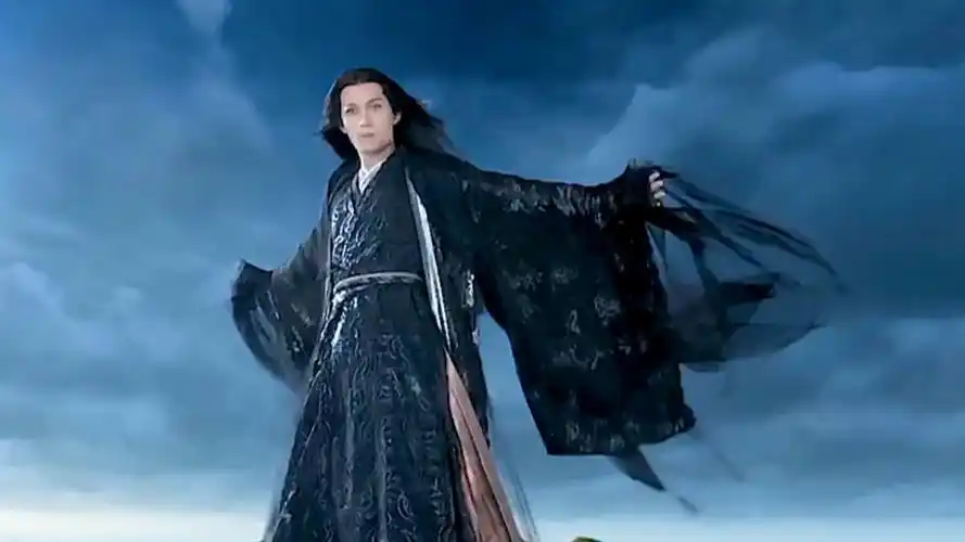 杀阡陌为了救花千骨大战白子画,可杀阡陌使出传说中的绯夜剑都打不过