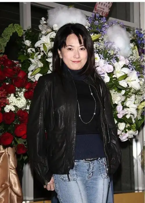 金城武的前女友,身材好穿抹胸装走红毯,好身材真是太撩人了_手机搜狐