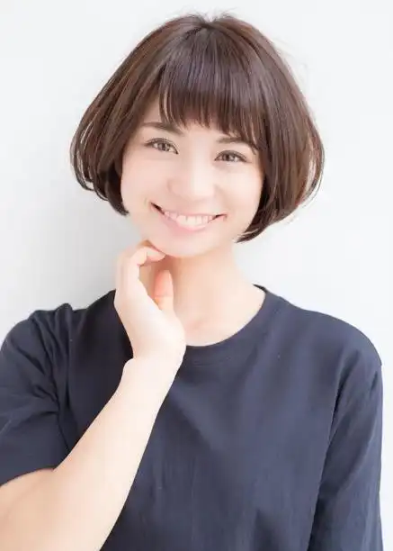 女生太阳穴凹陷适合什么发型 不同脸型最显脸小的发型推荐