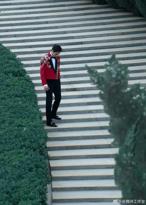 许魏洲大影节唱中国乒乓主题曲##许魏洲光荣之路舞台##第30届大学生