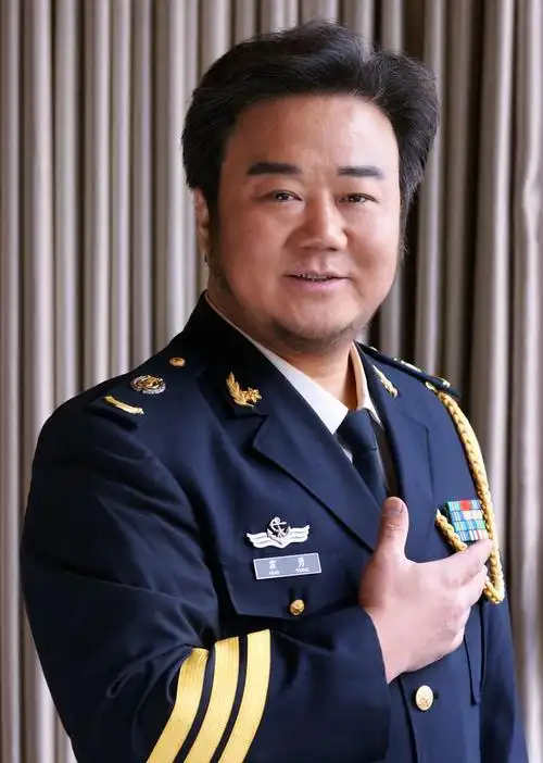 独家专访著名男中音歌唱家霍勇文艺战士在行动