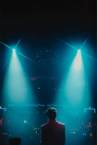 蔡徐坤的背影都会给到我安全感