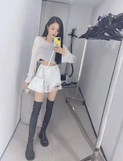 《创造101》,并最终以第2名的成绩成功加入火箭少女101组合后,吴宣仪