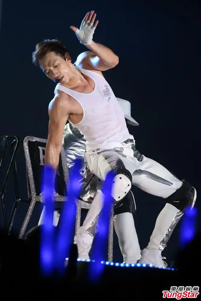 rain亚洲巡演魅力开唱秀肌肉帅气逼人5