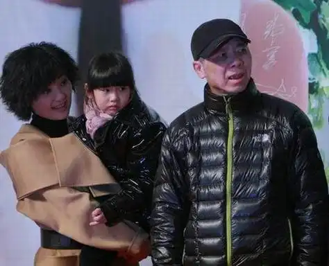 冯小刚女儿晒合照,被网友嘲讽非亲生,本尊霸气回怼|徐帆|编剧|陈凯歌