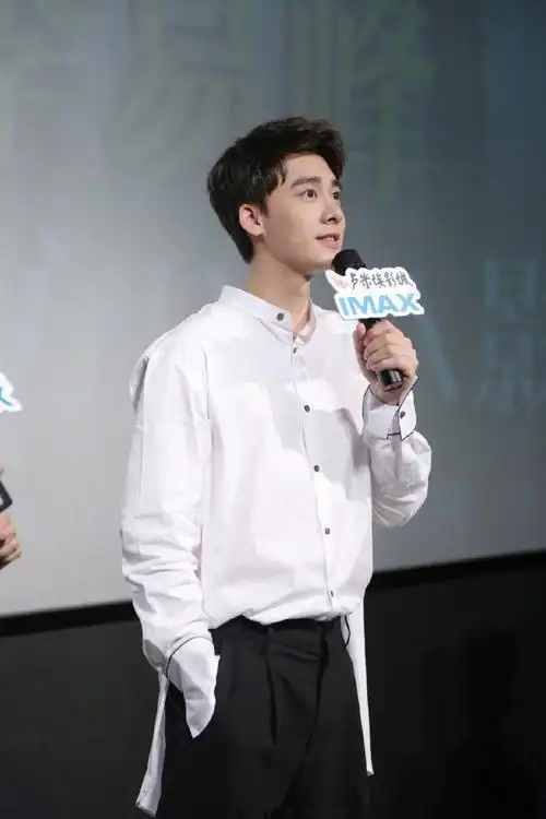 恭喜李易峰超过了检验男神的最佳标准!