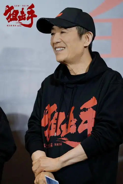 张艺谋首部春节电影《狙击手》观影场获热泪好评 张译零片酬出演韩红
