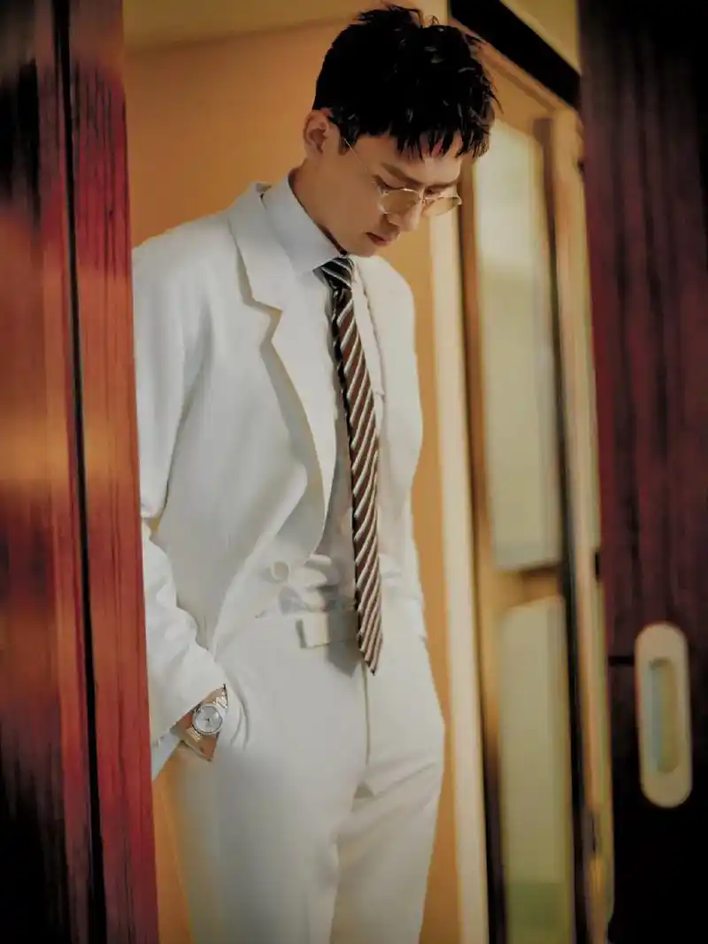 捕捉一枚盛夏里的白色系小李#李现摘眼镜.