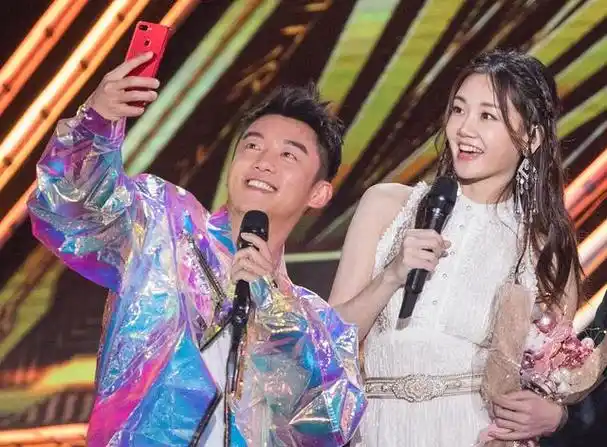 郑恺被苗苗拿捏?网友:花花公子也被吃得死死的!