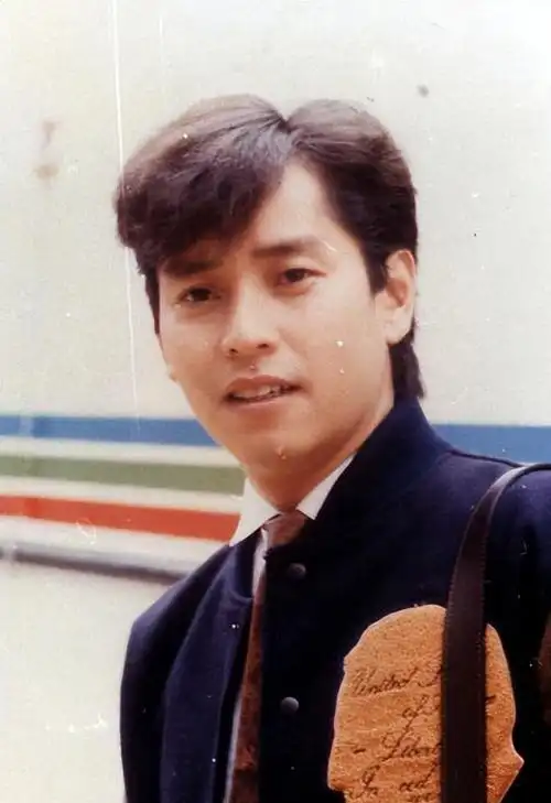 谭咏麟:哄妻子丁克15年,却和19岁小三生子,多年后追悔莫及