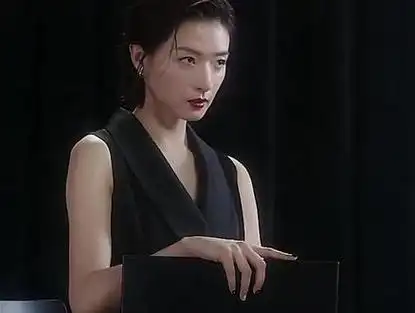 我太喜欢电影 #人潮汹涌中她这套白西装了  #万茜 #职业装#刘德华