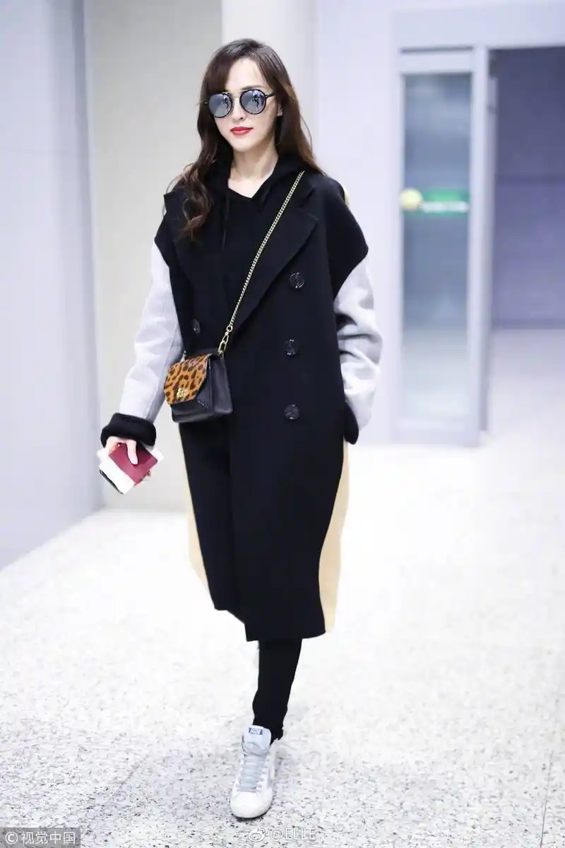 唐嫣的时尚机场照,每一套穿搭都是经典,大气率性气场全开!