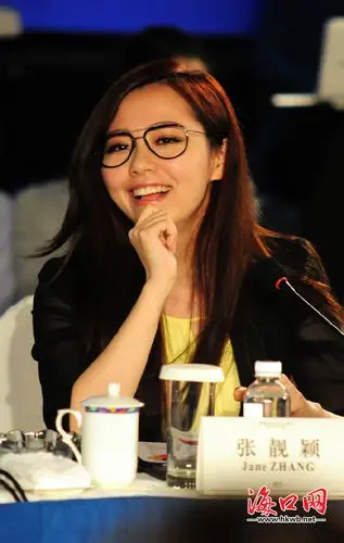 张靓颖参加博鳌亚洲论坛青年领袖圆桌会议组图