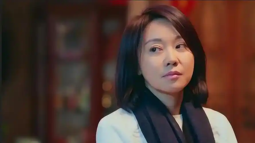 闫妮说话太幽默了!杨澜都忍不住纠正,全场都沸腾了