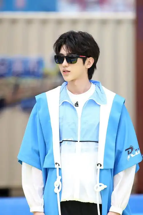 蔡徐坤运动力超乎预料之后节目有扶贫篇丨揭秘奔跑吧