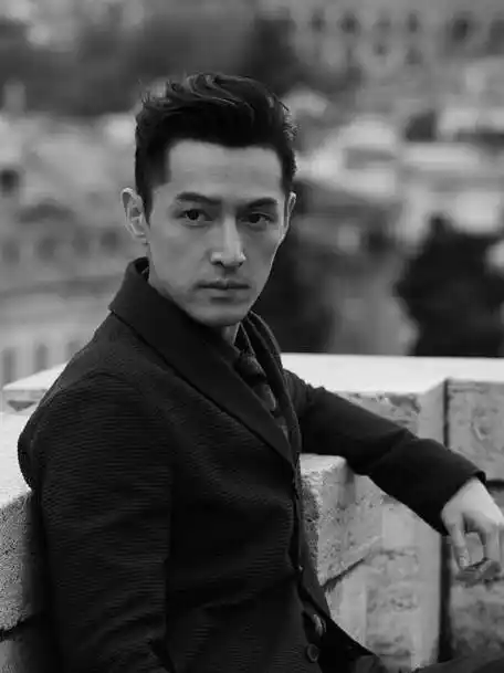 胡歌elle二月刊封面预告视频