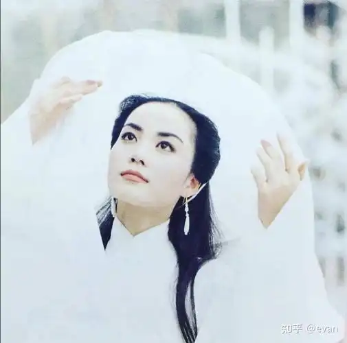 1994年主演tvb电视剧《千岁情人》,王菲饰演一番大女主,压番方中信