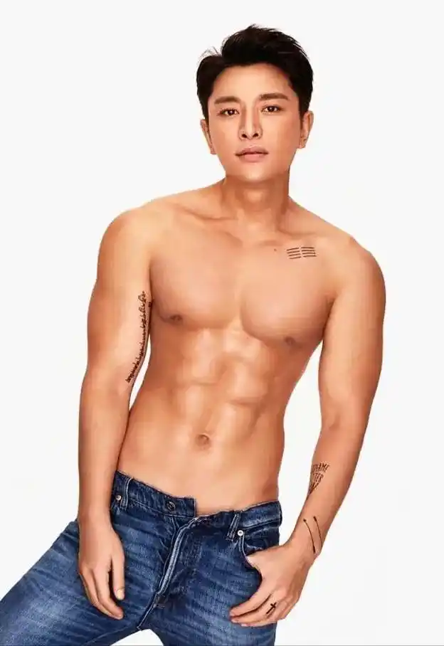 看看贾乃亮漂亮的腹肌和人鱼线,你就知道他为什么这么受欢迎了