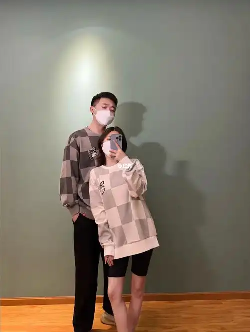 153&180 身高差情侣穿搭|少不了棋盘格卫衣