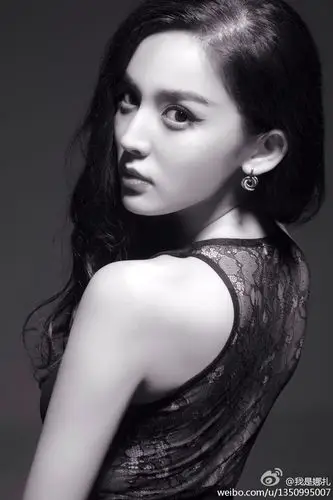古力娜扎性感黑白写真 大胆裸背低胸若隐若现诱惑图片,明星