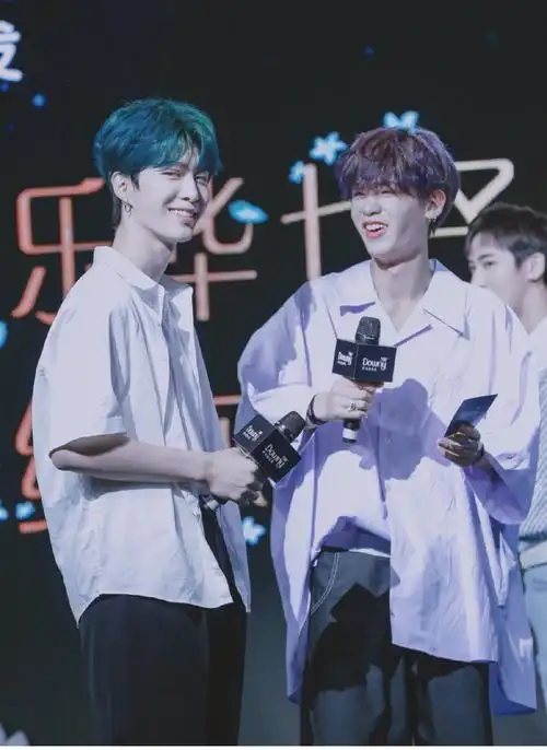 "范丞丞,今天下午3点18分来珍廷咖啡厅.商量商量婚事!〃秦羽墨说道.