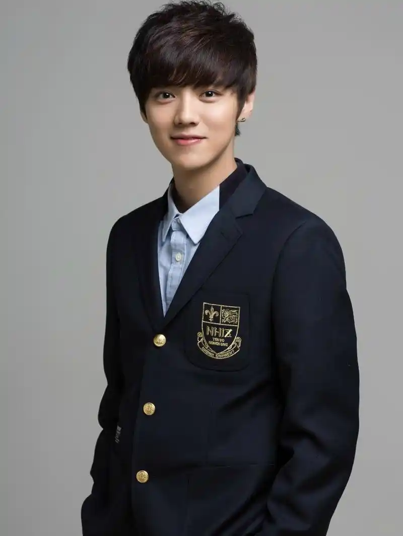 鹿晗luhan 南都娱乐 "唔……学长……放学后可以一起喝杯奶茶吗?