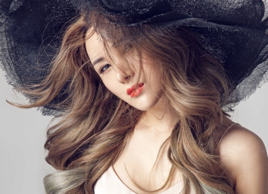 被称为魅惑小天后的许佳慧