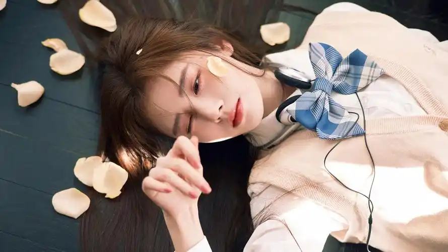 鞠婧祎 花瓣 美女 壁纸高清大图预览1920x1080_美女壁纸下载_墨鱼