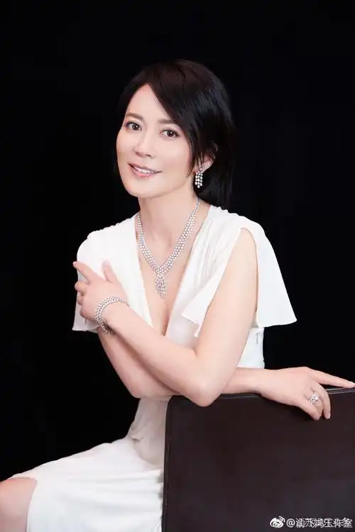 俞飞鸿,张梓琳,春夏三女神,一袭白裙同台比美