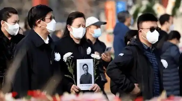 金铁霖去世时唯一儿子哭成泪人现任妻子与前妻李谷一皆未出席