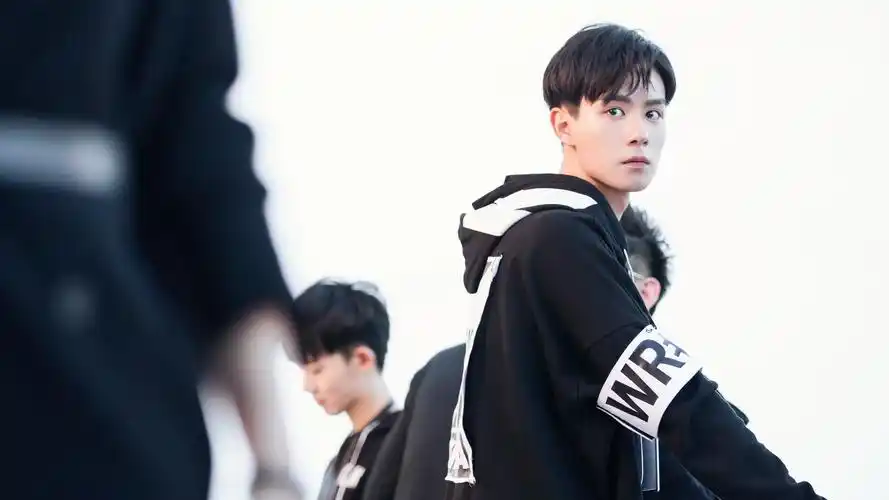 《亲爱的,热爱的》吴白胡一天剧照图片桌面壁纸