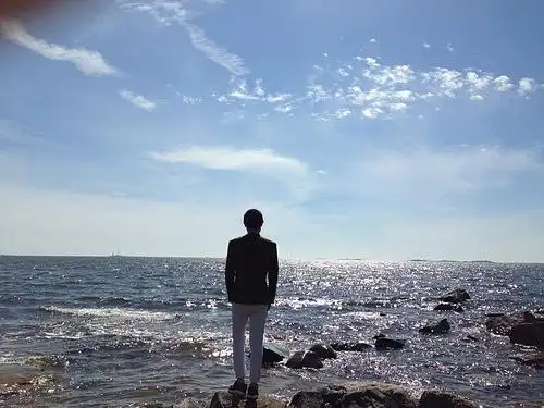 最后,附一张自己深沉的背影吧.