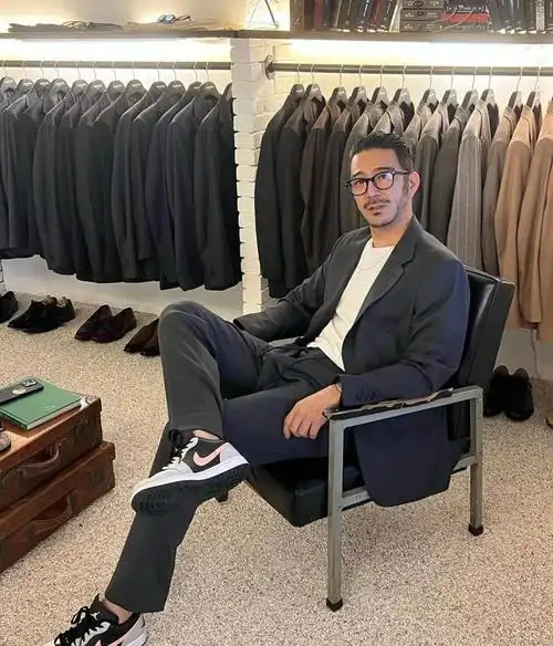 西装不适合亚洲人这位41岁韩国大叔的西装穿搭不仅性感还迷人