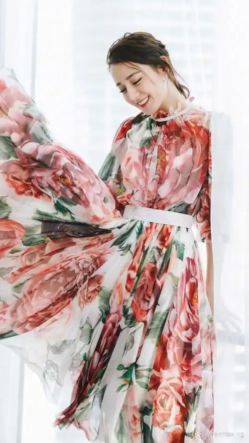 用热巴的写真做电脑壁纸超好看