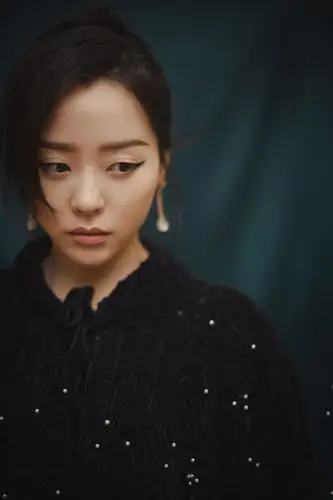 女歌手张靓颖黑色毛衣裙优雅写真