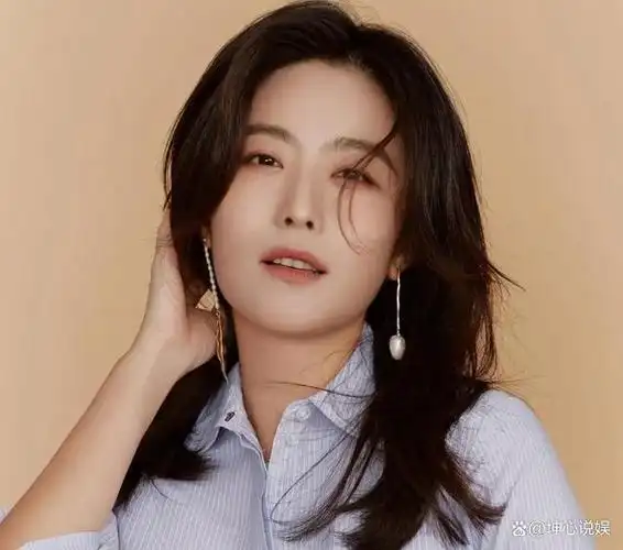 曾是胡歌荧幕初恋女友出道18年零绯闻40岁仍风韵犹存