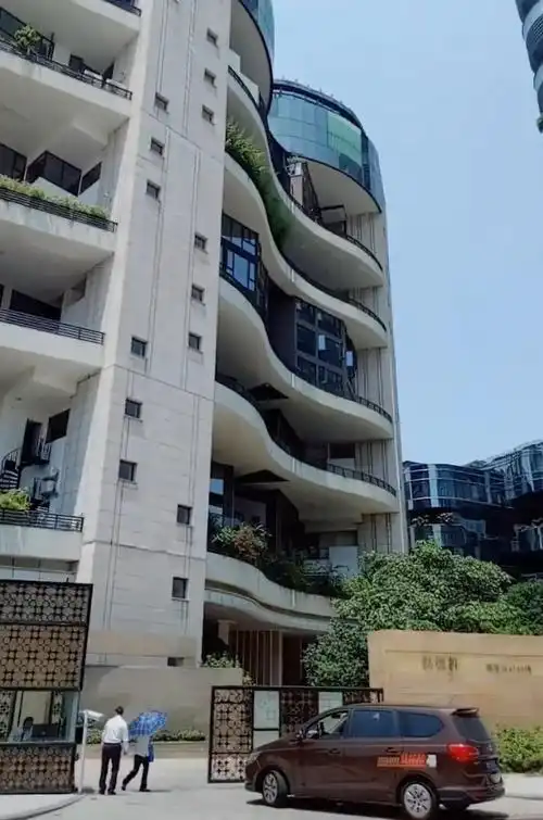 实拍天王刘德华的豪宅,一般人住不起,网友:真不愧是五亿豪宅