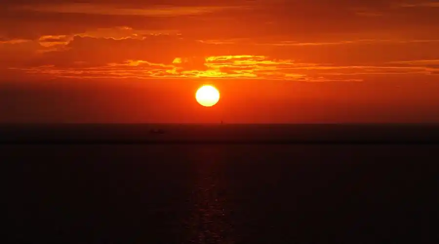 海上日出 日出 唯美日出 火红色太阳