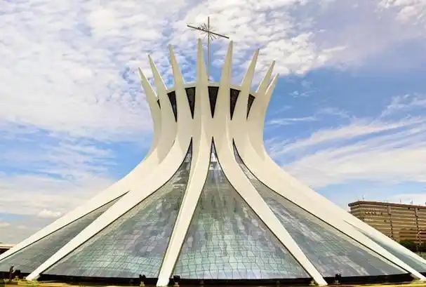 基督教不同时期的教堂区别,看到现代教堂的风格,着实有点亮眼